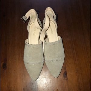 Nine West sz 8 tan suede shoes. Worn once
